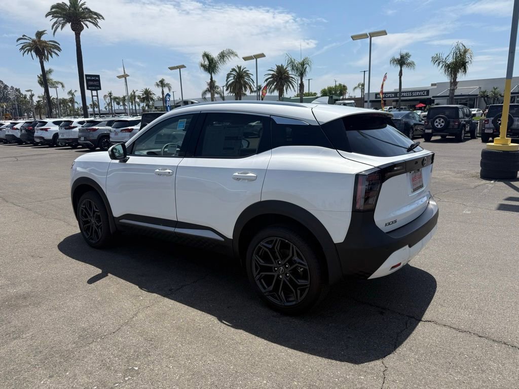 2025 Nissan Kicks SR photo 4