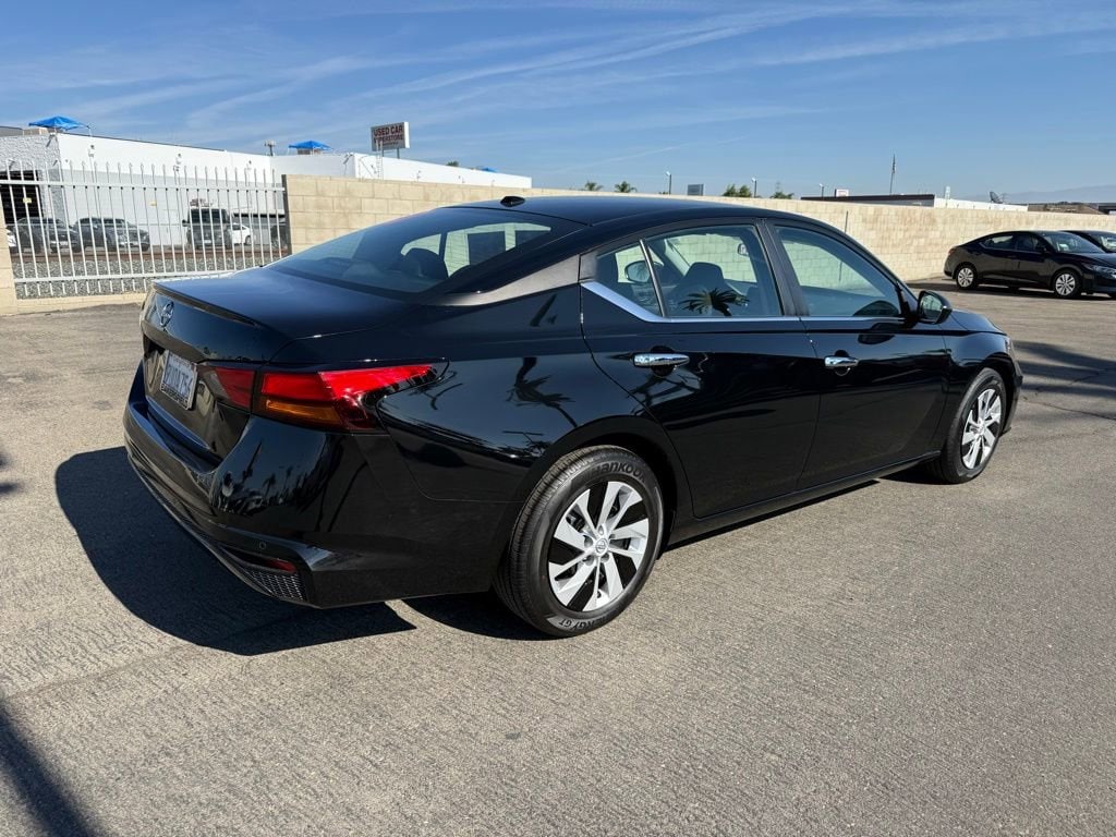 2025 Nissan Altima S photo 5