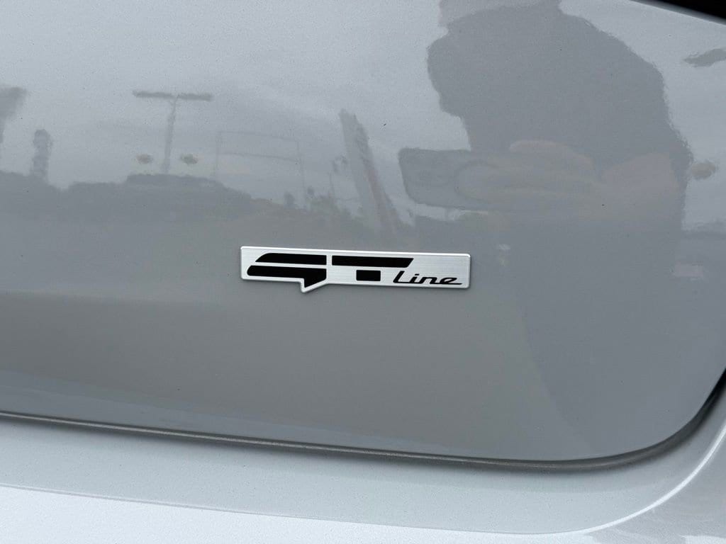 2025 Kia K5 GT-Line photo 3