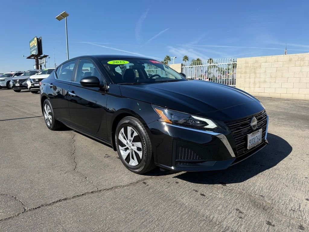 2025 Nissan Altima S's photo