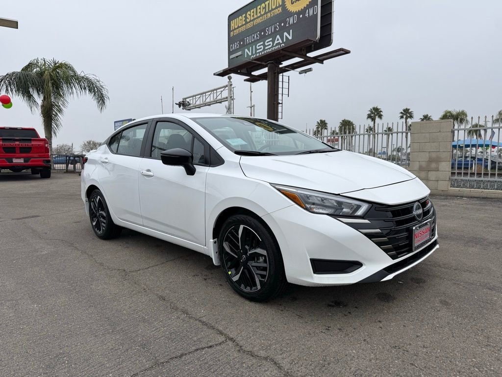 2025 Nissan Versa Sedan SR's photo