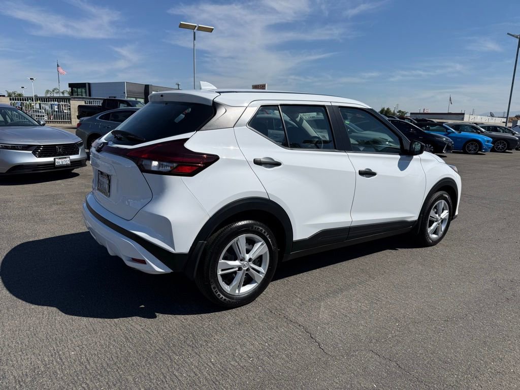 2025 Nissan Kicks Play S photo 5