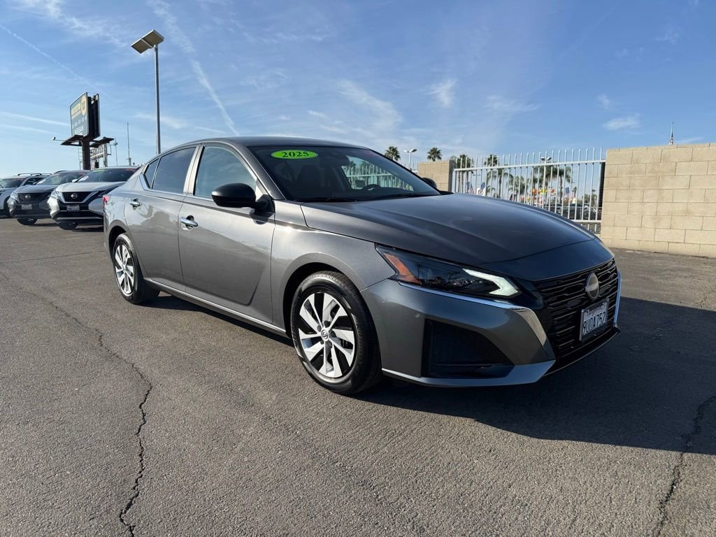 2025 Nissan Altima S's photo