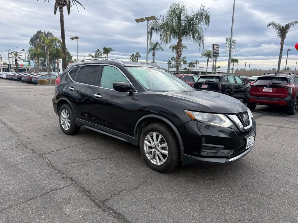2019 Nissan Rogue SV's photo