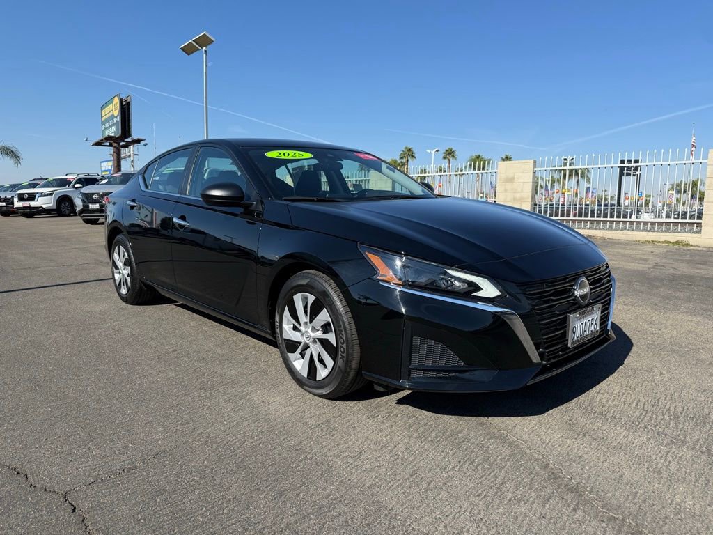 2025 Nissan Altima S's photo