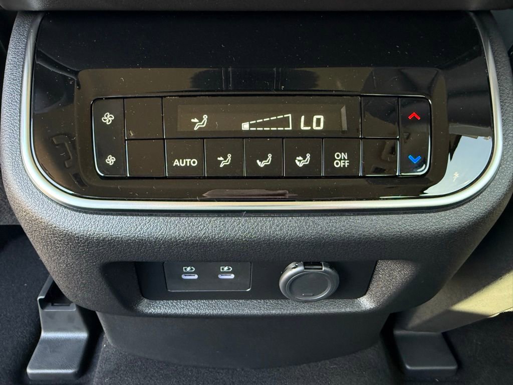 2026 Nissan Armada SV - Photo 11