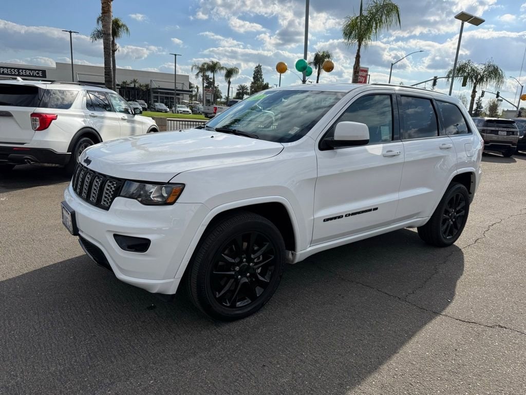 2022 Jeep Grand Cherokee WK Laredo X photo 2
