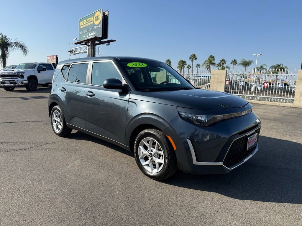 2023 Kia Soul LX's photo
