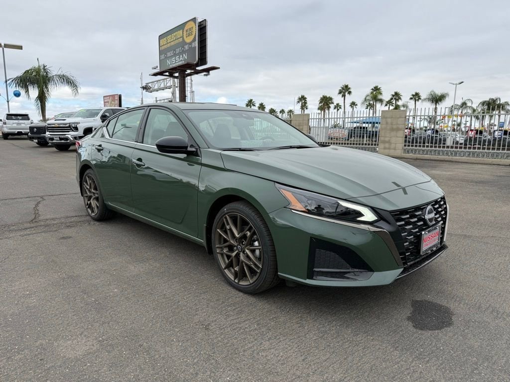 2025 Nissan Altima SR's photo