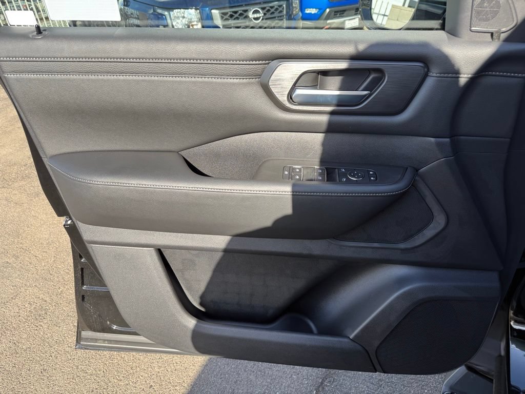 2026 Nissan Armada SV - Photo 17