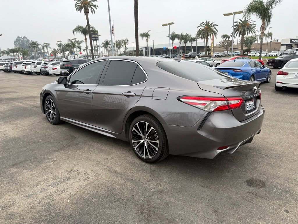 2019 Toyota Camry SE XLE photo 4