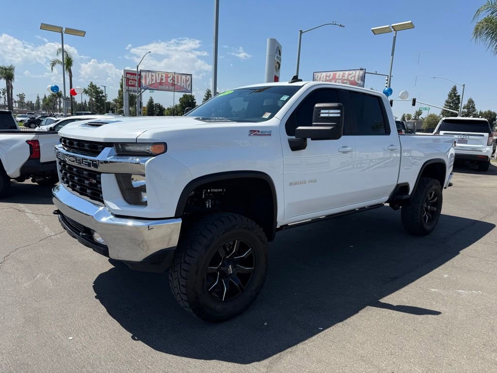 2023 Chevrolet Silverado 2500HD LT photo 3