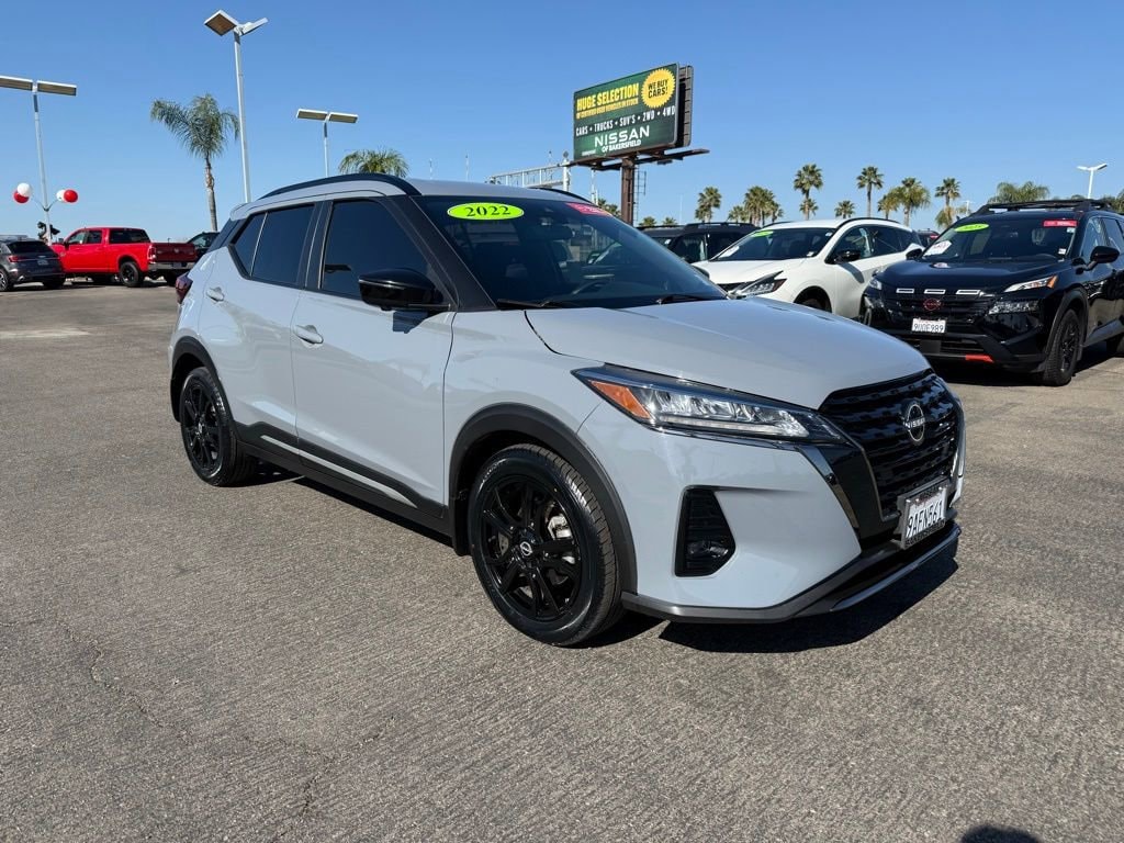 2022 Nissan Kicks SR FWD 