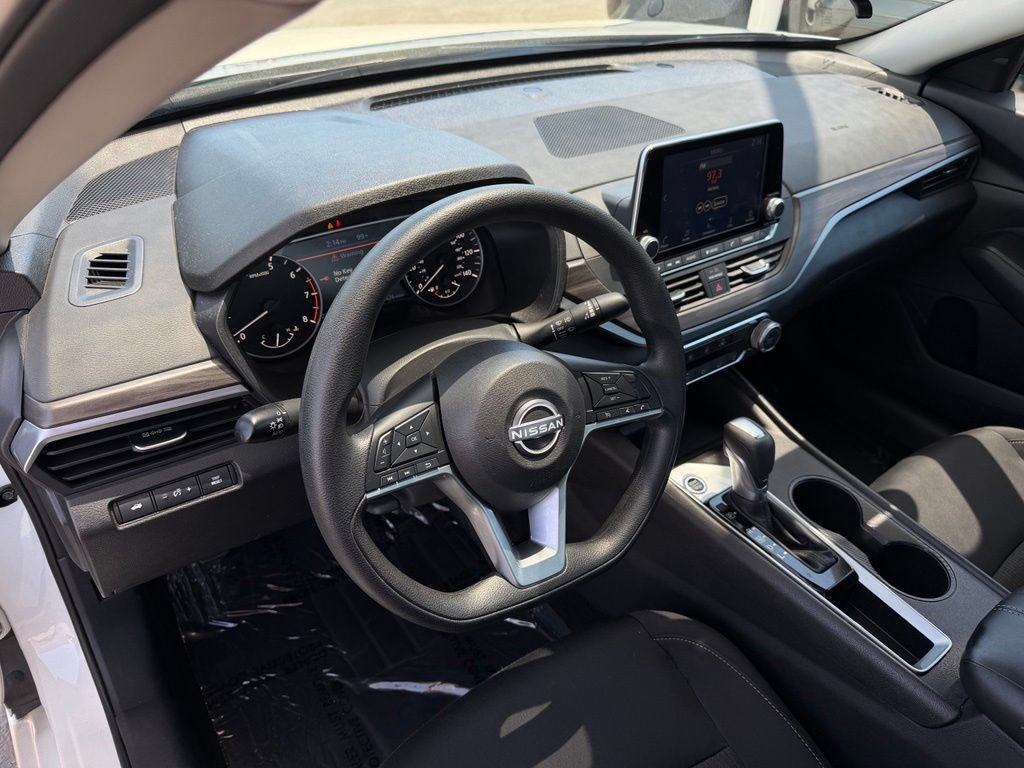 2025 Nissan Altima SV - Photo 17