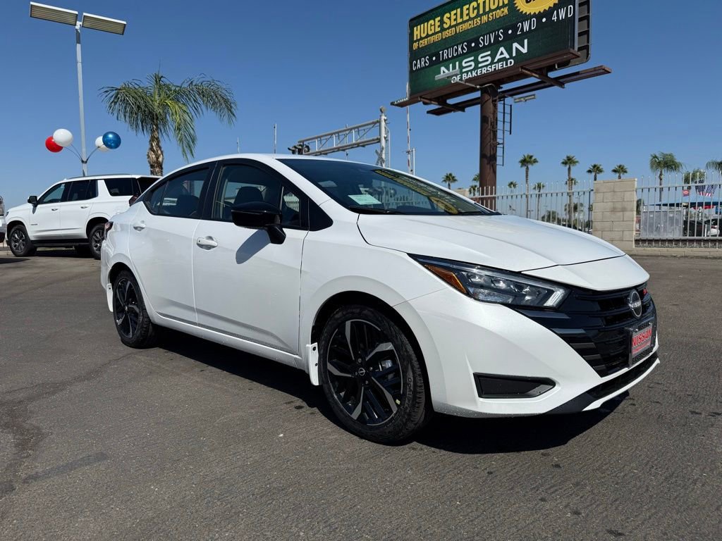 2025 Nissan Versa Sedan SR's photo