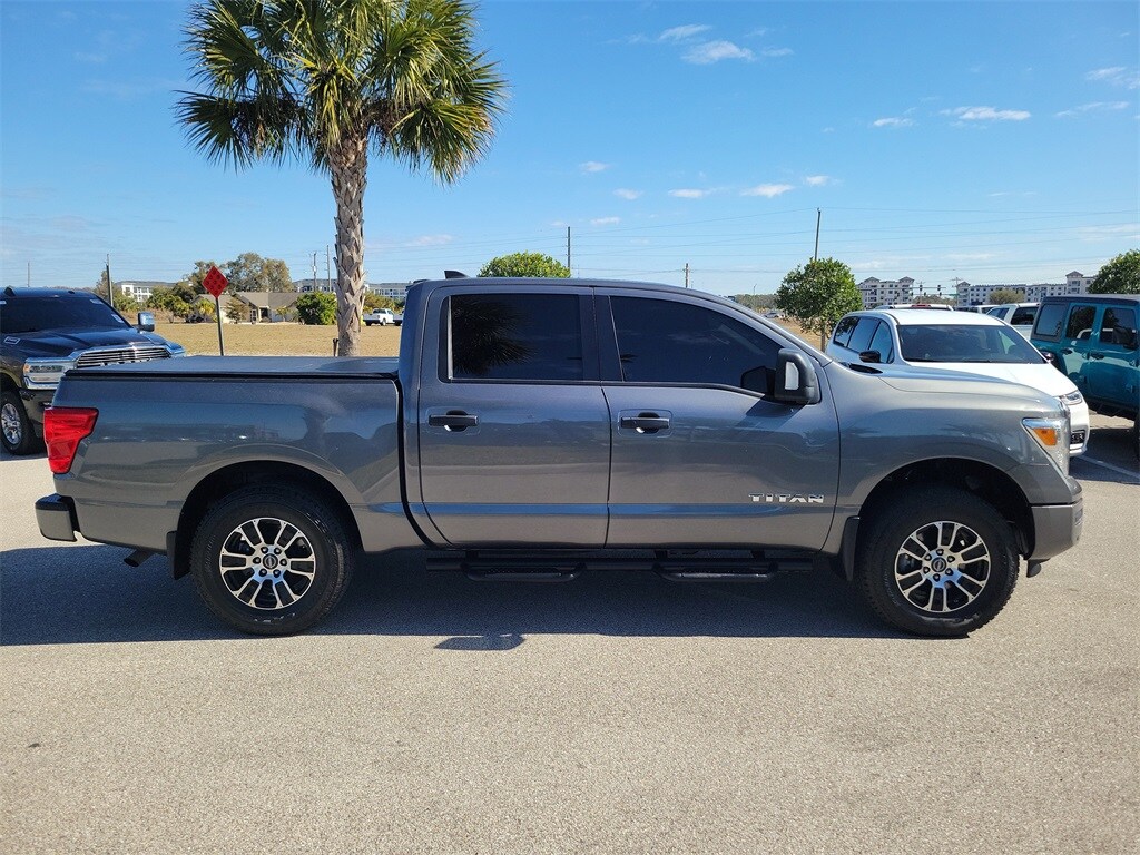 2023 Nissan Titan SV photo 3