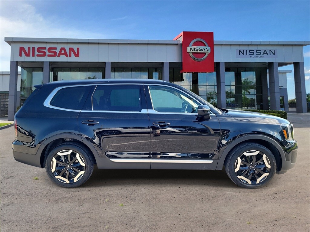 2023 Kia Telluride EX photo 2