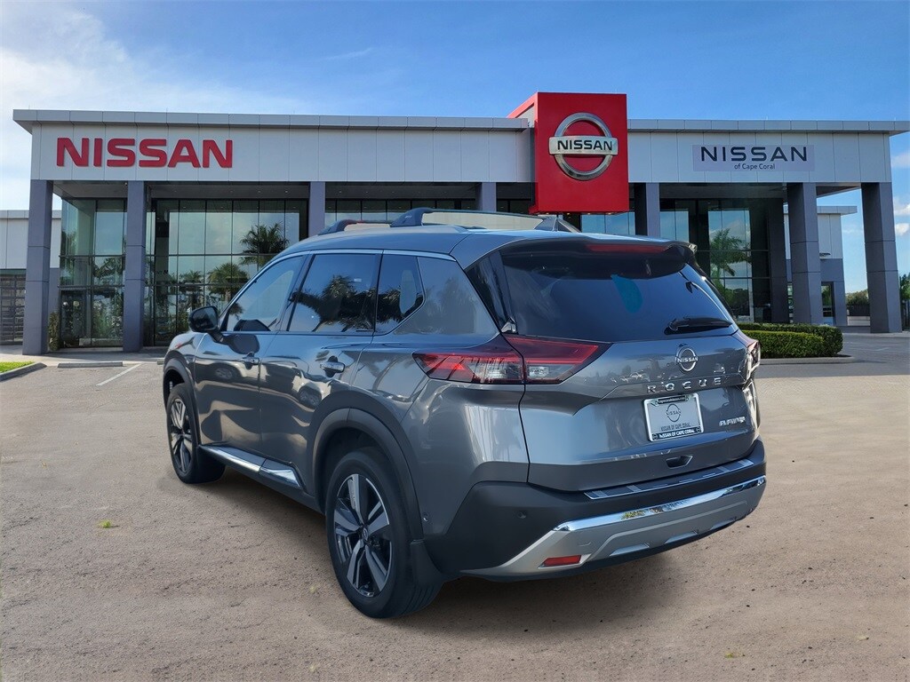2023 Nissan Rogue Platinum photo 3