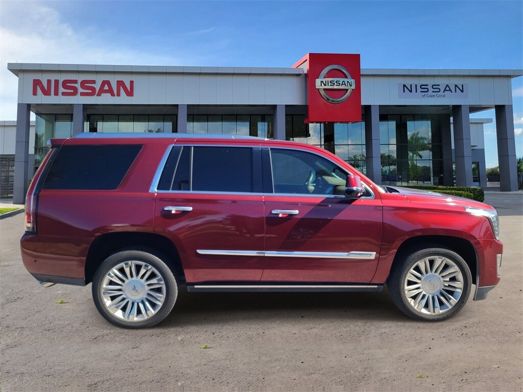 2019 Cadillac Escalade Platinum photo 3