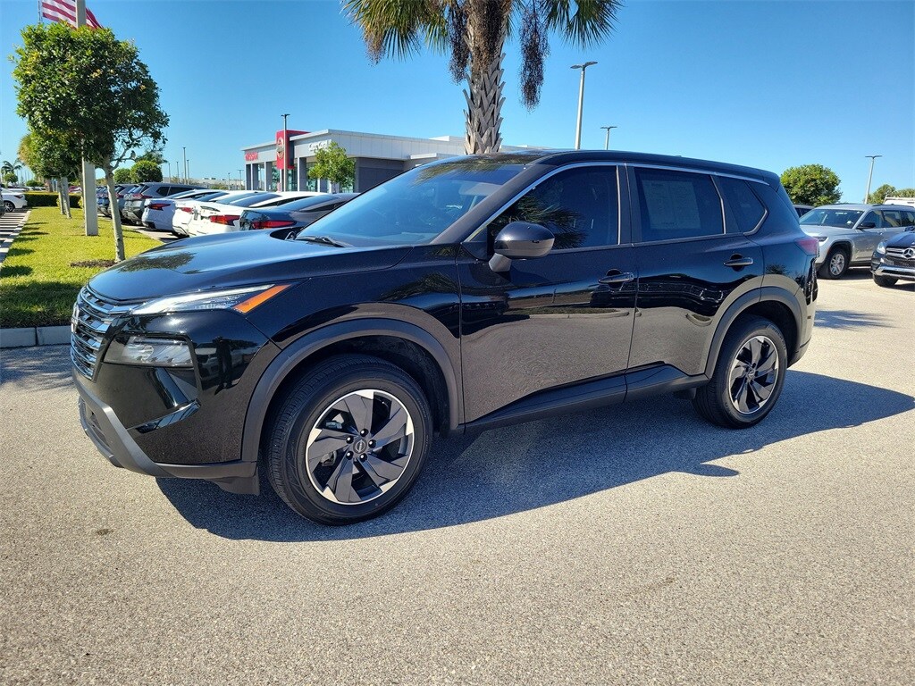 2024 Nissan Rogue SV photo 2