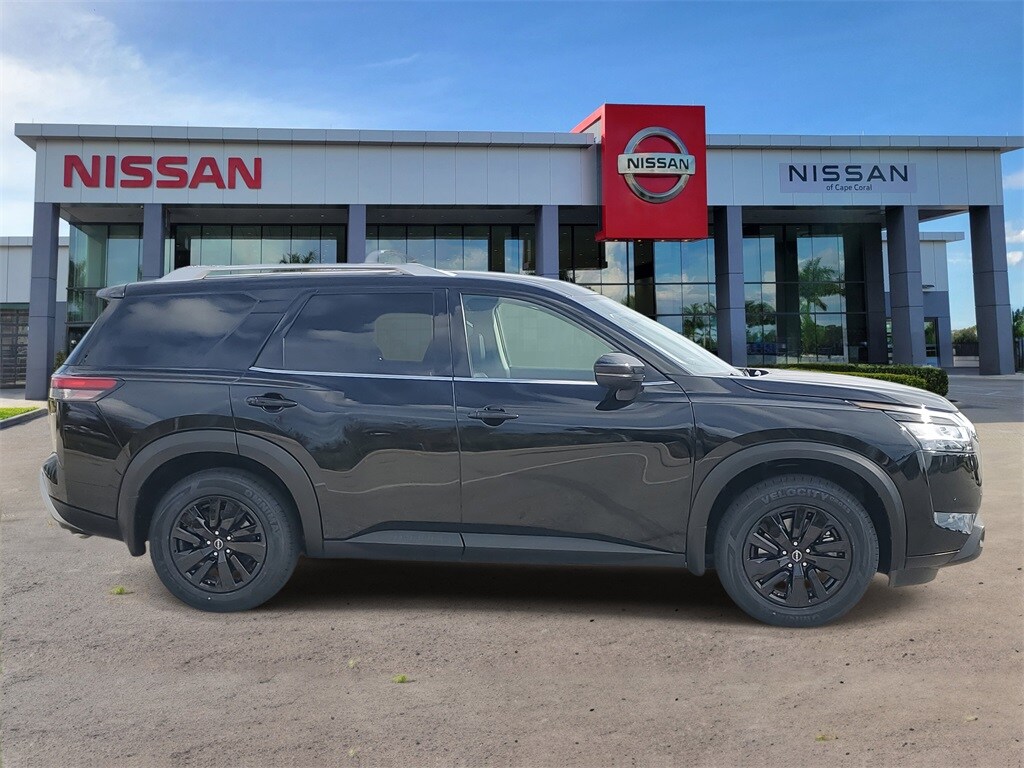 Used 2024 Nissan Pathfinder SL SUV