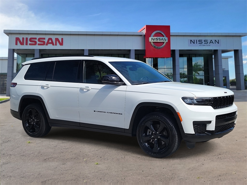 Used 2023 Jeep Grand Cherokee L Altitude SUV