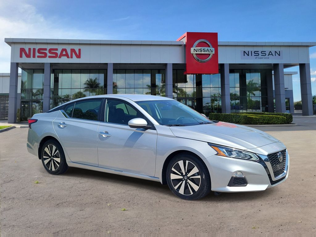 2022 Nissan Altima 2.5 SV photo 2