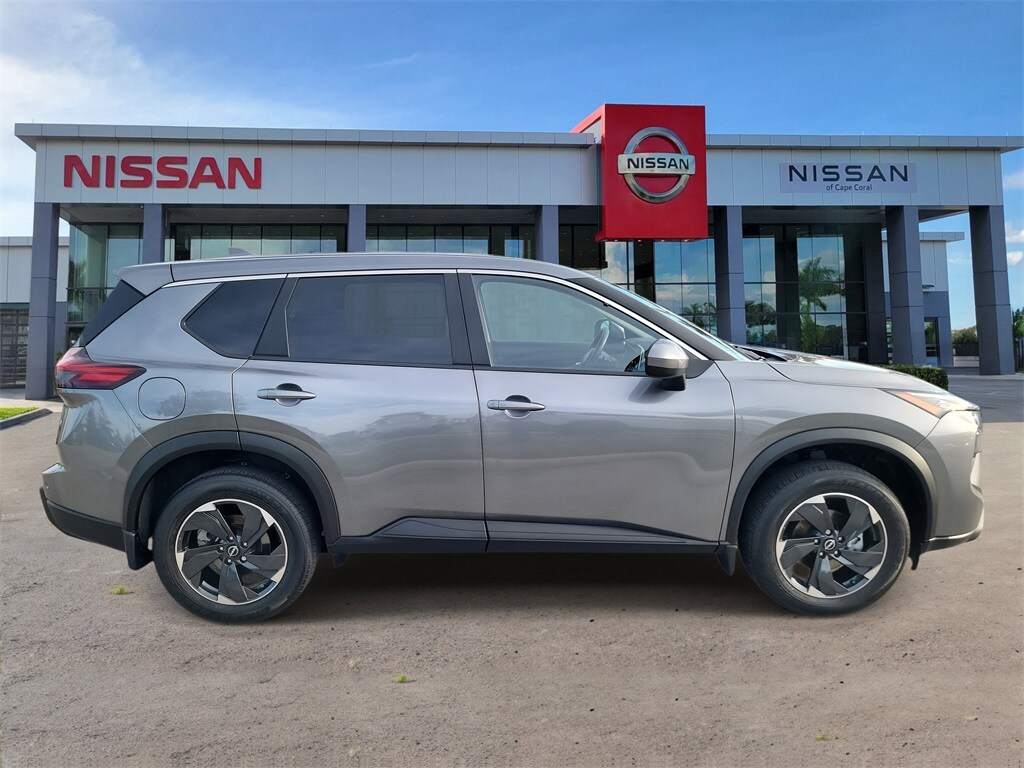 2024 Nissan Rogue SV photo 2