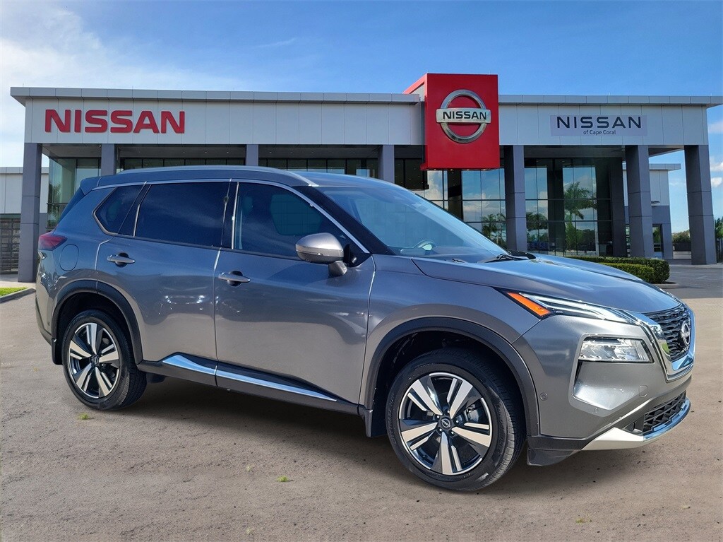 2023 Nissan Rogue Platinum photo 2