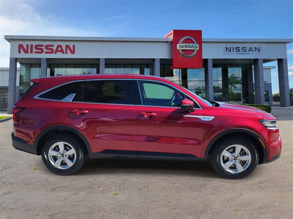 2023 Kia Sorento LX photo 3