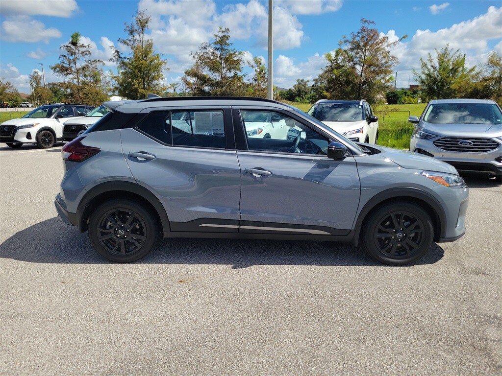 2024 Nissan Kicks SR photo 2