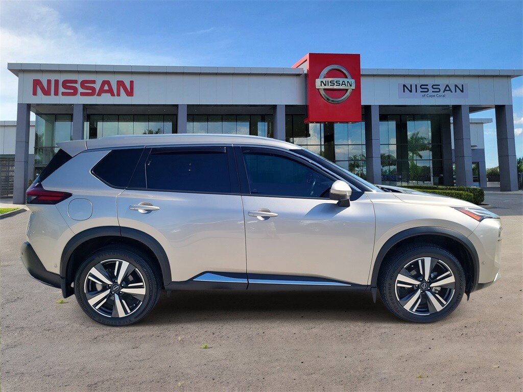 2023 Nissan Rogue Platinum photo 3