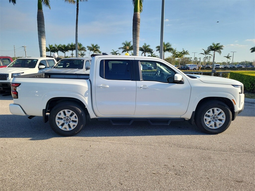 2024 Nissan Frontier SV photo 3