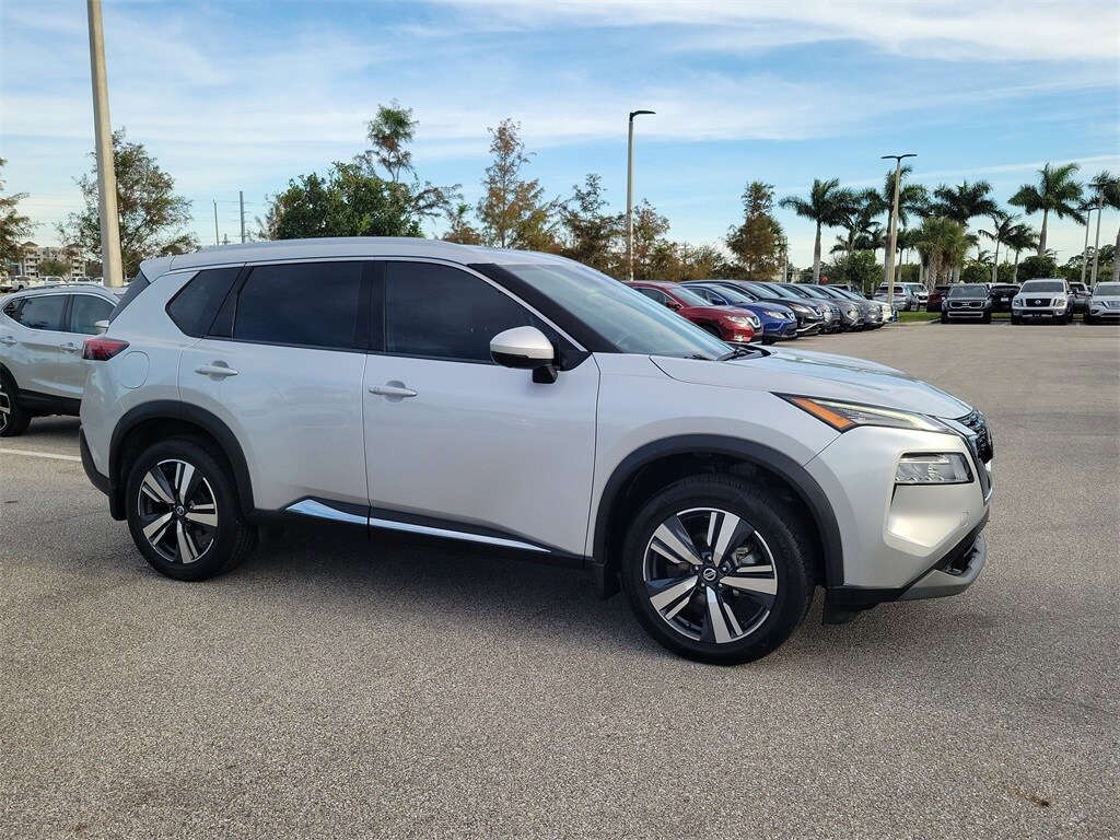 2021 Nissan Rogue SL photo 2