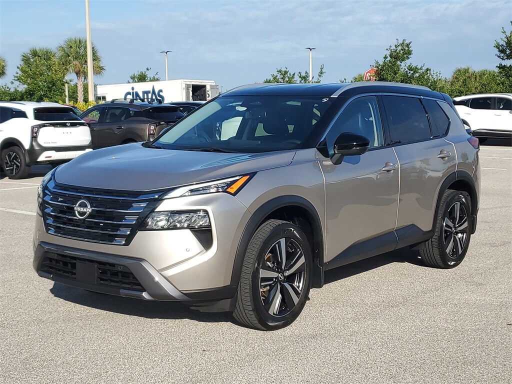 2024 Nissan Rogue SL photo 2