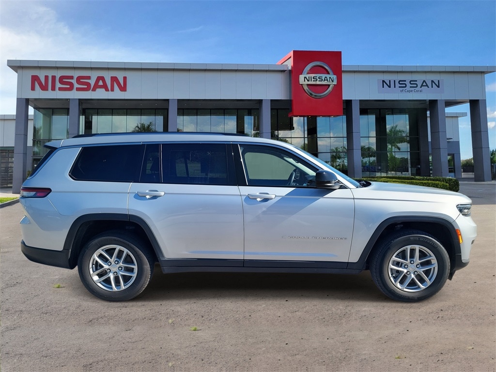 2023 Jeep Grand Cherokee L Laredo photo 2