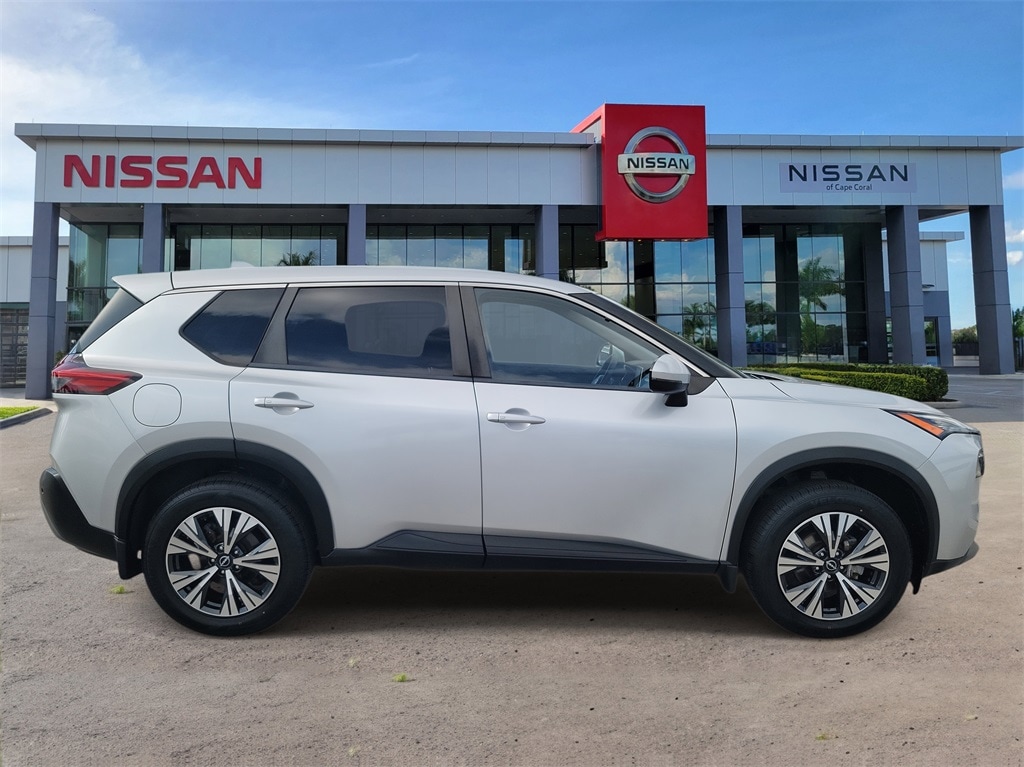 2023 Nissan Rogue SV photo 2