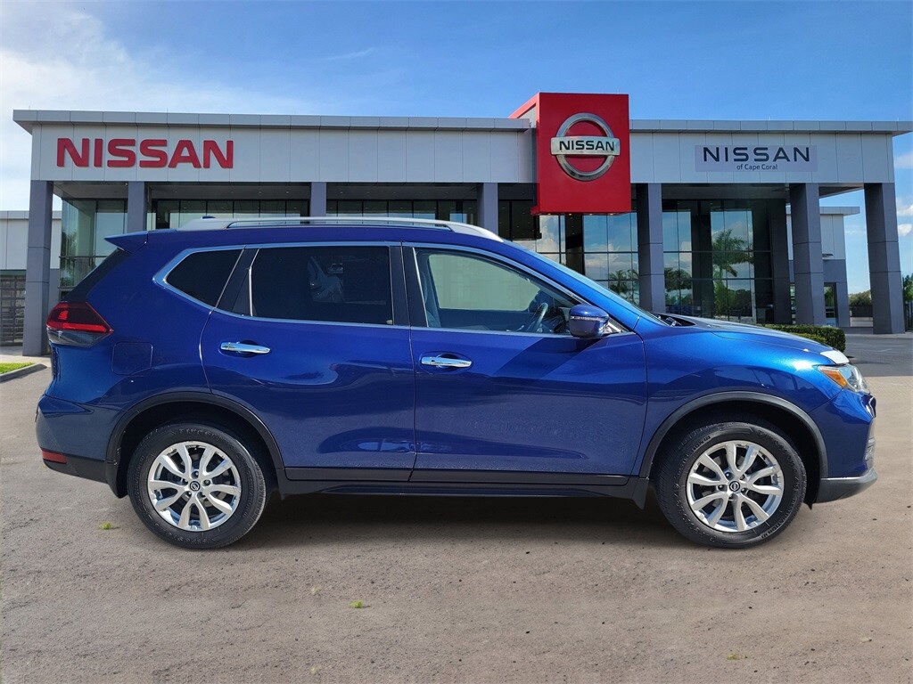 2018 Nissan Rogue SV photo 3