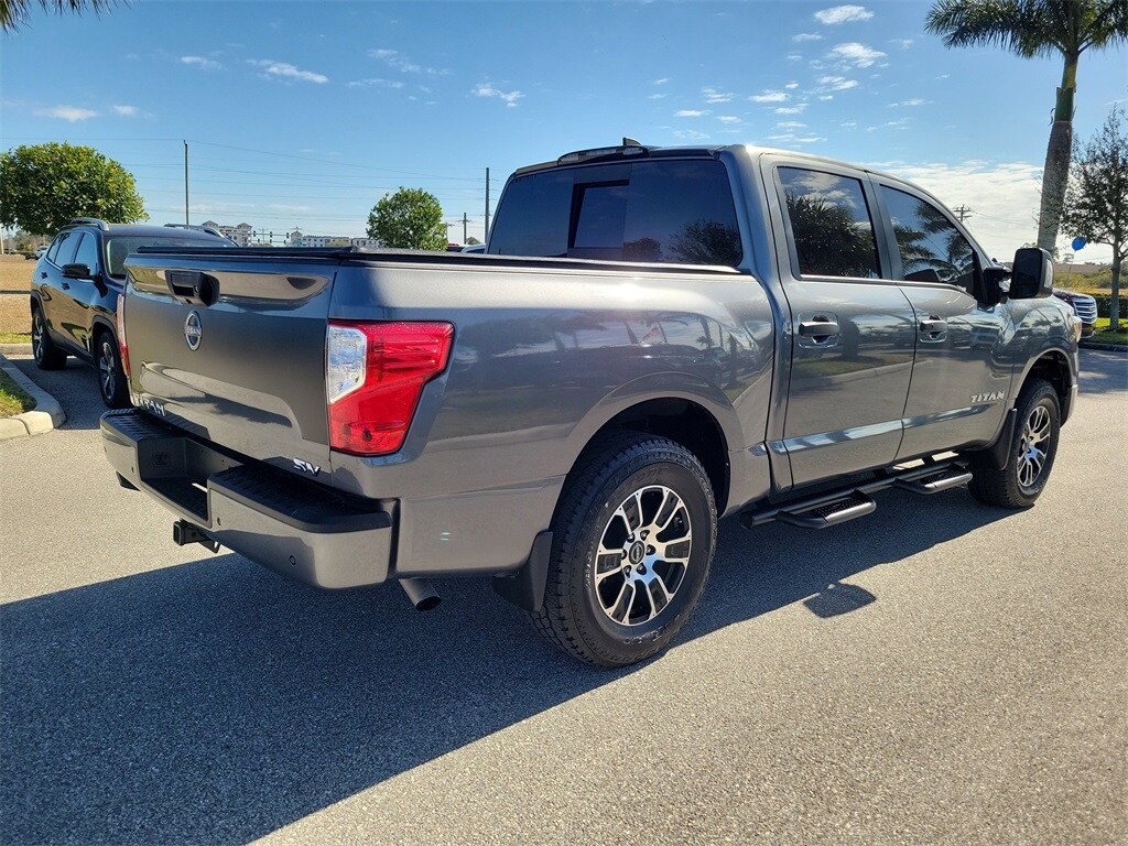 2023 Nissan Titan SV photo 4