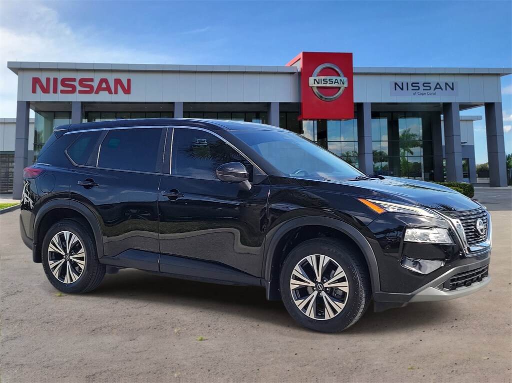 2022 Nissan Rogue SV photo 2