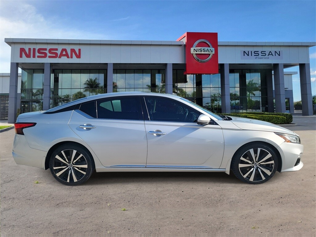 2020 Nissan Altima 2.5 Platinum photo 3