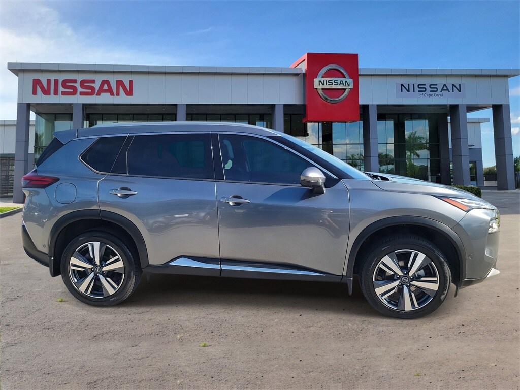 2023 Nissan Rogue Platinum photo 3