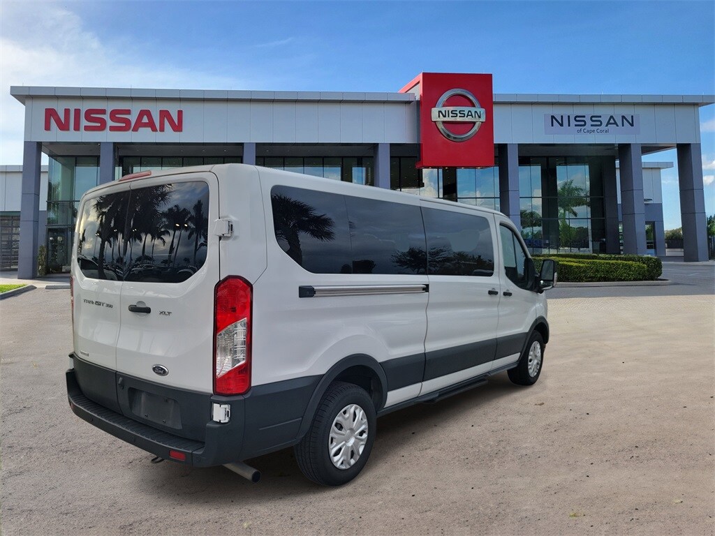 2023 Ford Transit Passenger XLT photo 4