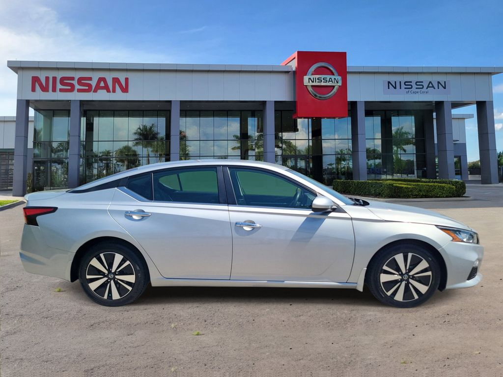 2022 Nissan Altima 2.5 SV photo 3