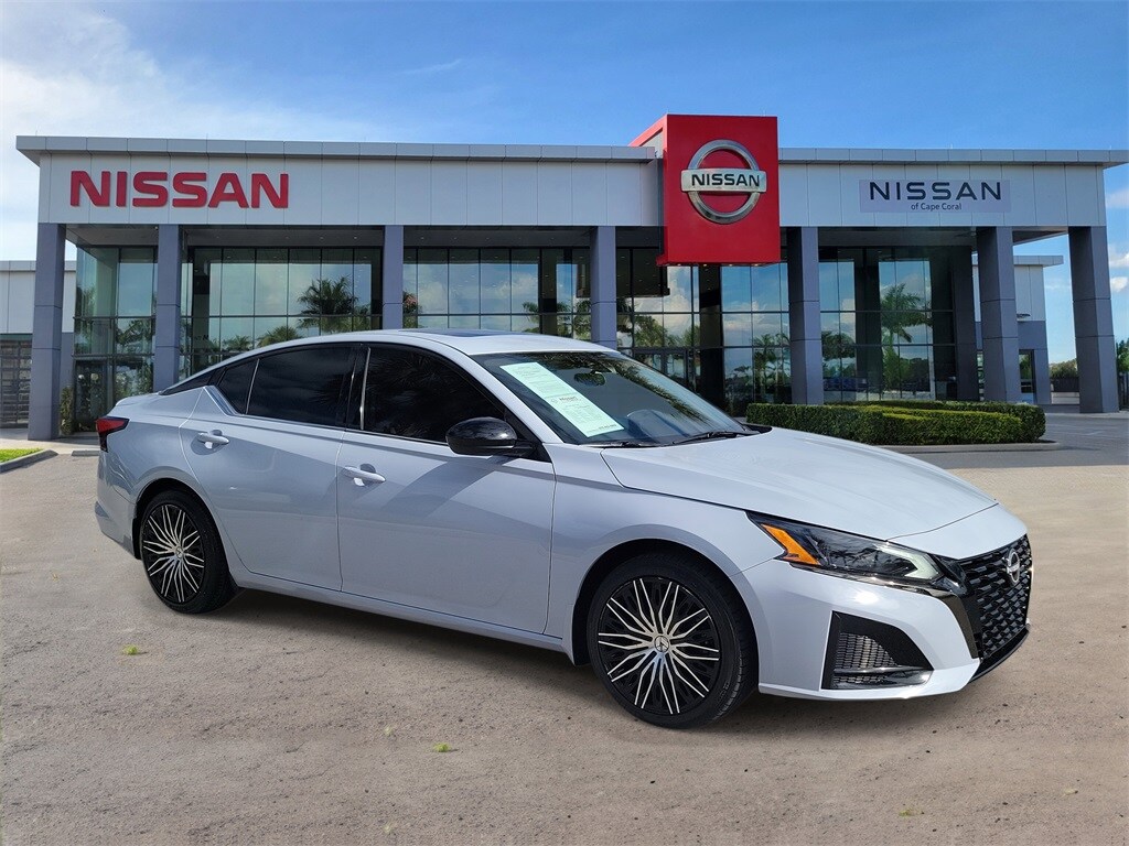 2023 Nissan Altima 2.5 SR photo 2