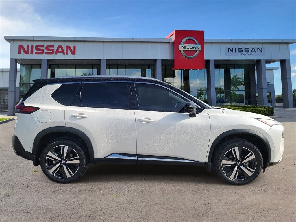 2021 Nissan Rogue Platinum photo 3