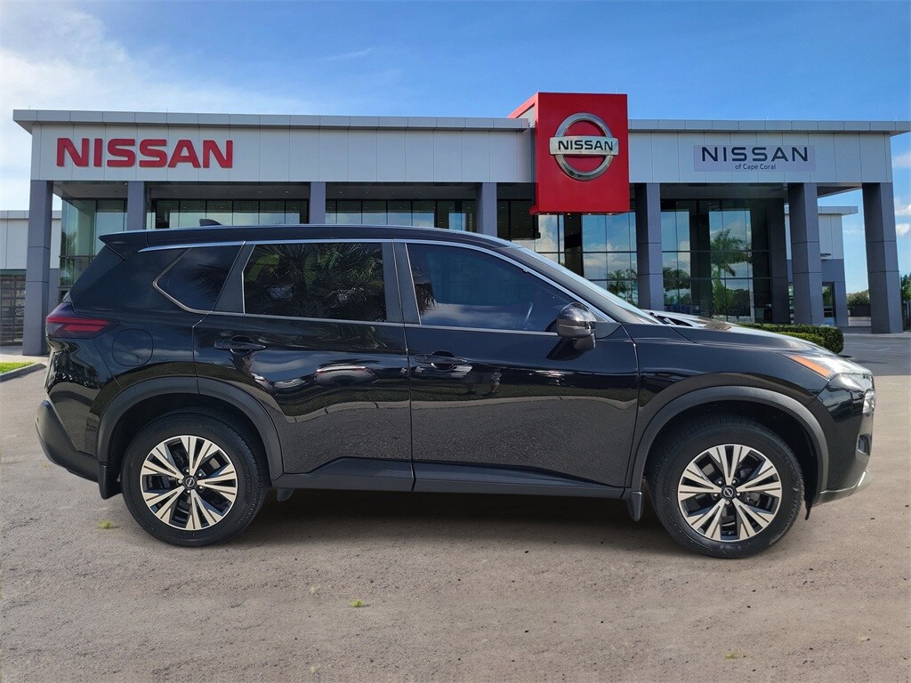 2022 Nissan Rogue SV photo 3