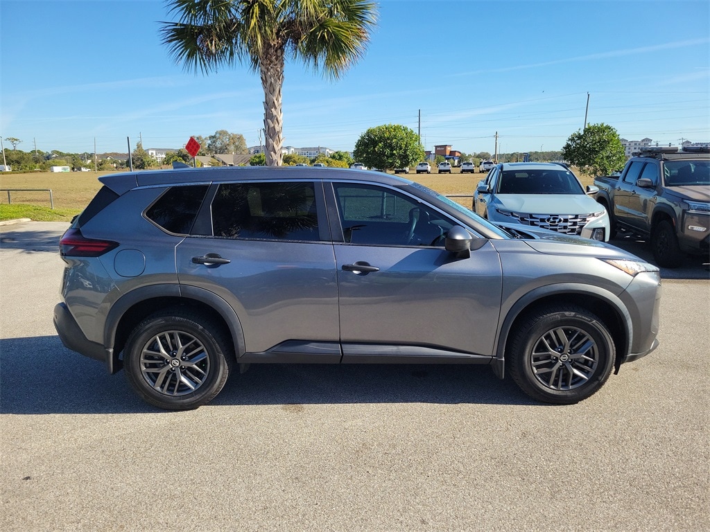 2021 Nissan Rogue S photo 2