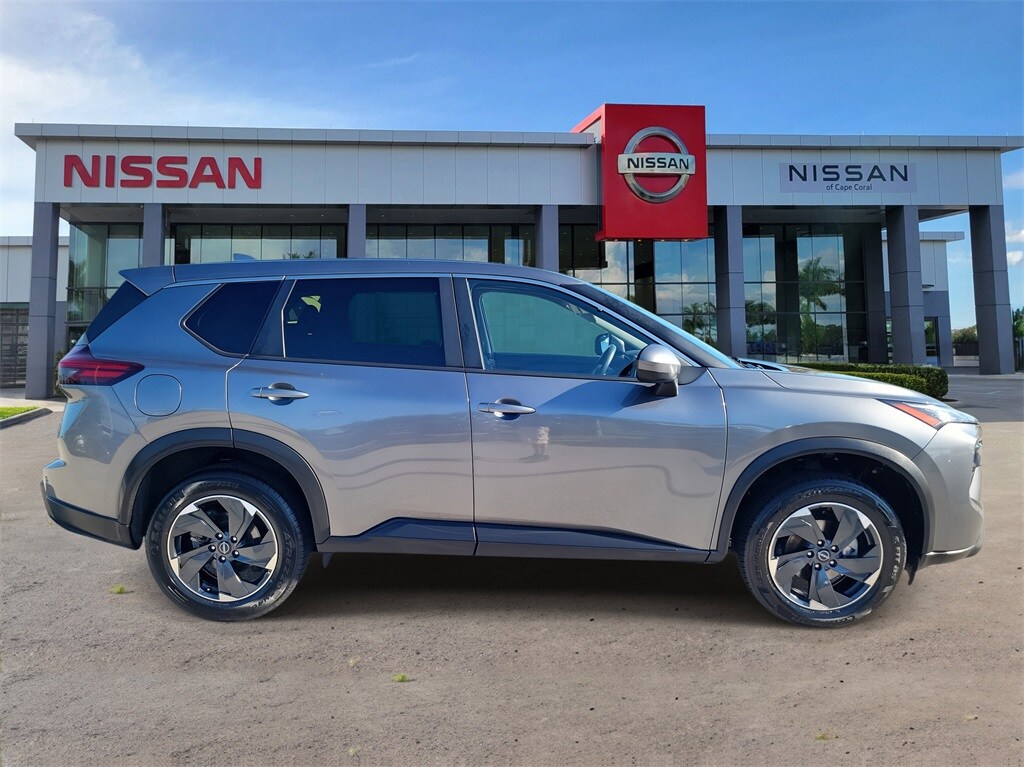 2024 Nissan Rogue SV photo 2