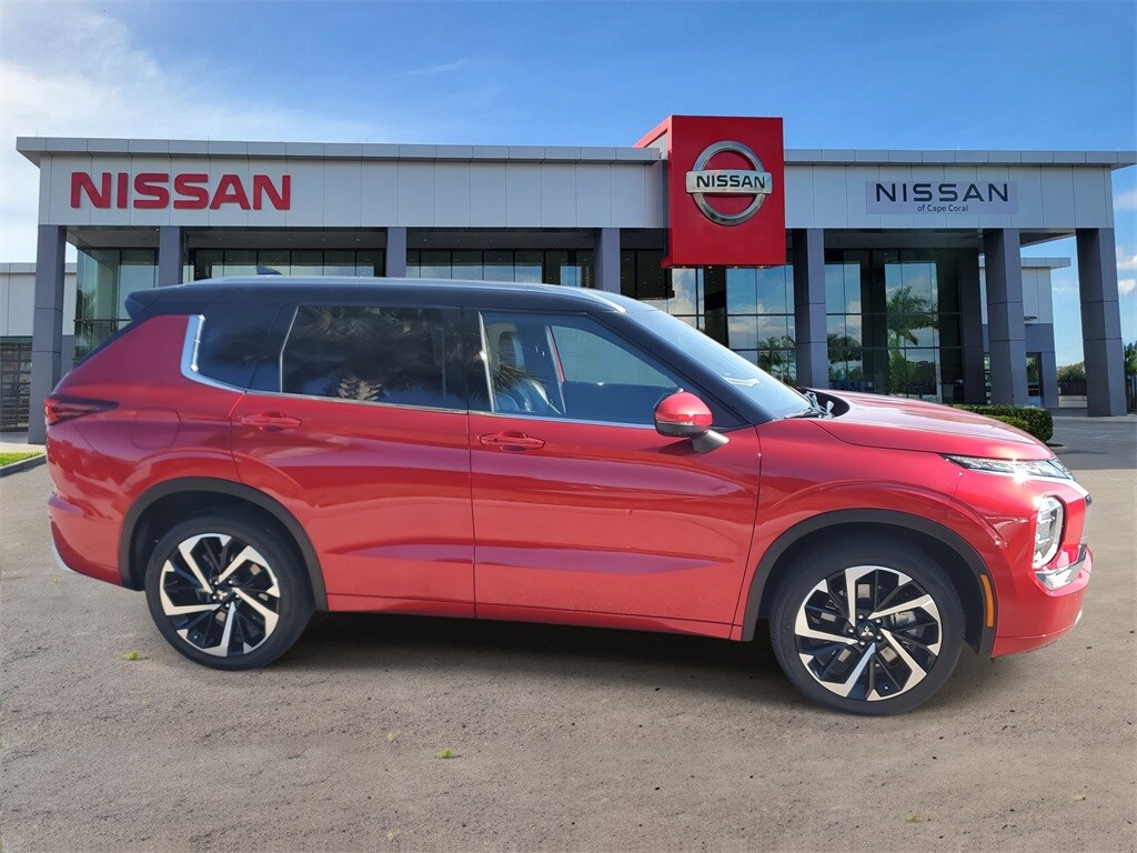 2024 Mitsubishi Outlander SEL photo 3